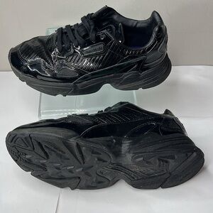 Adidas Sz 7.5 Outloud Black Torsion Patent Glossy Sneakers